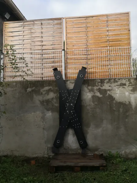 Croix tournante à l'Antre Des Vices, vos gites BDSM et donjons BDSM proche de Valence, en Rhone-alpes